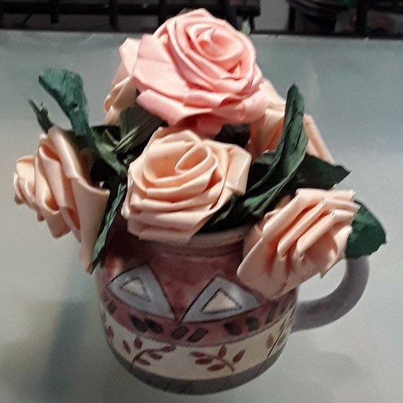 SANGO Ceramic Milk, Cream or Syrup Pitcher with free peach tone satin roses - Picture 3 of 5
